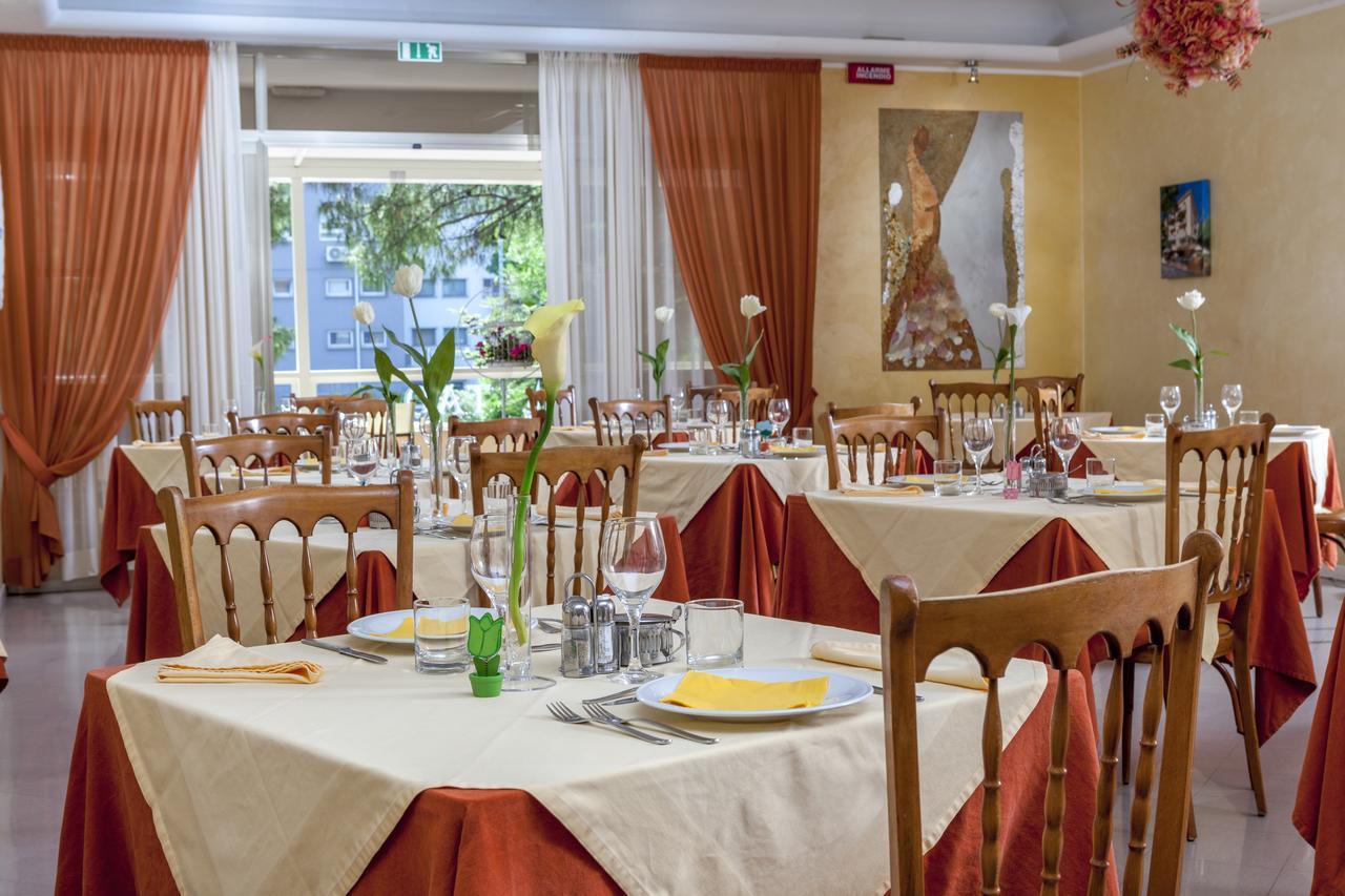 Hotel Alfa Tao Riccione Bagian luar foto