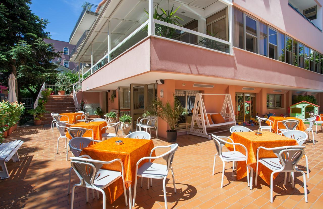 Hotel Alfa Tao Riccione Bagian luar foto