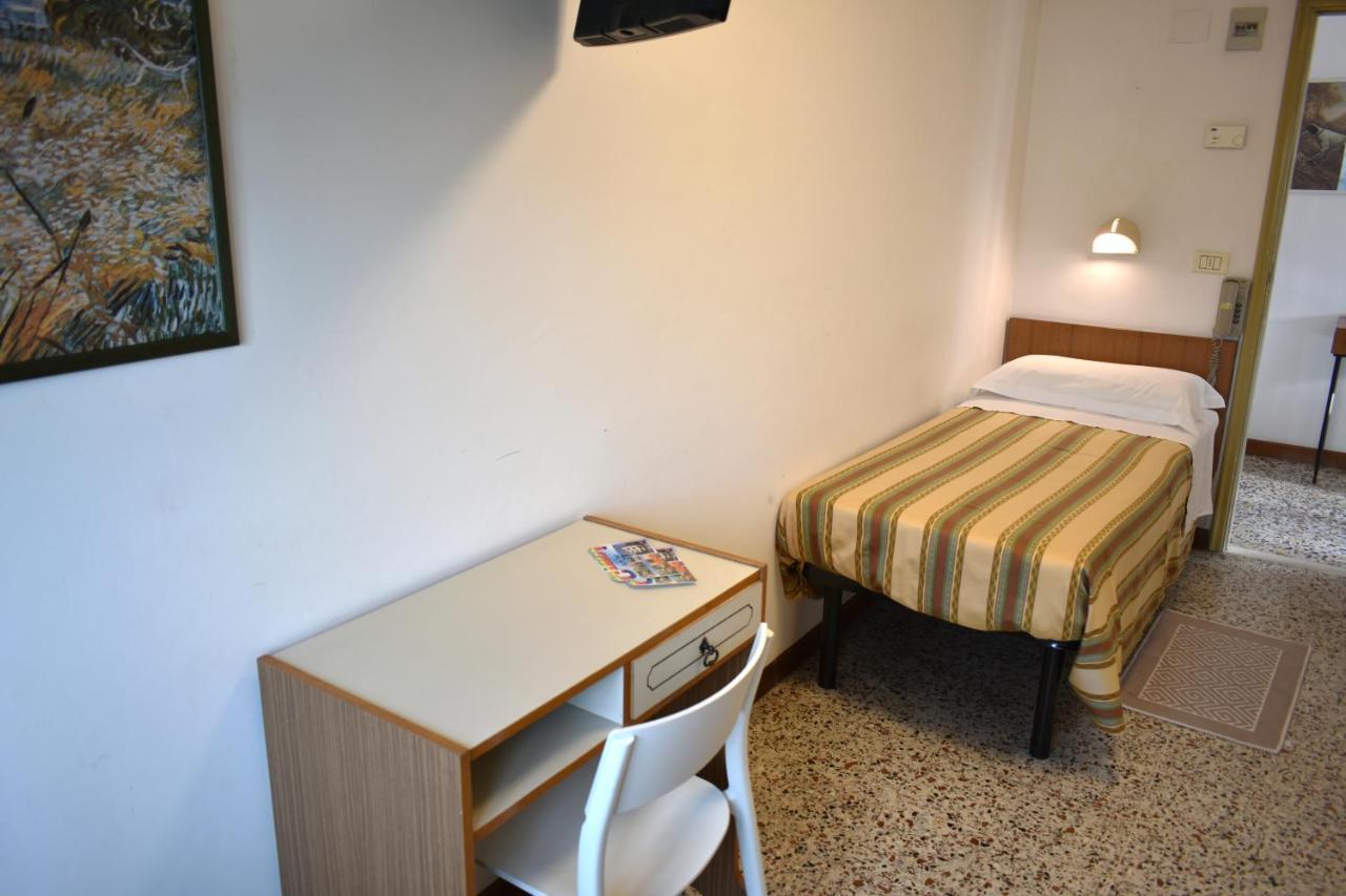 Hotel Alfa Tao Riccione Bagian luar foto