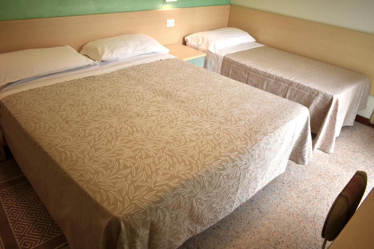 Hotel Alfa Tao Riccione Bagian luar foto