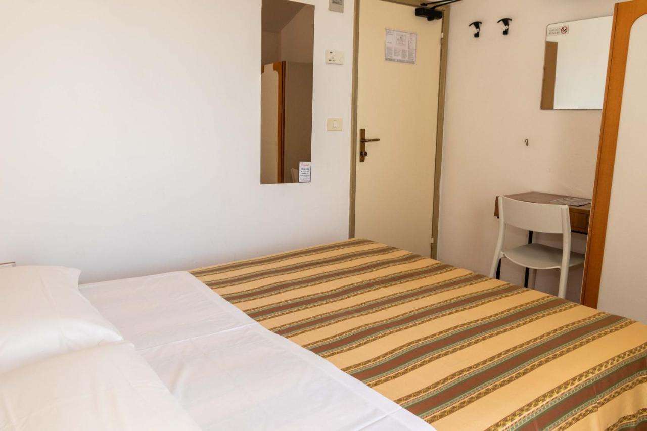 Hotel Alfa Tao Riccione Bagian luar foto