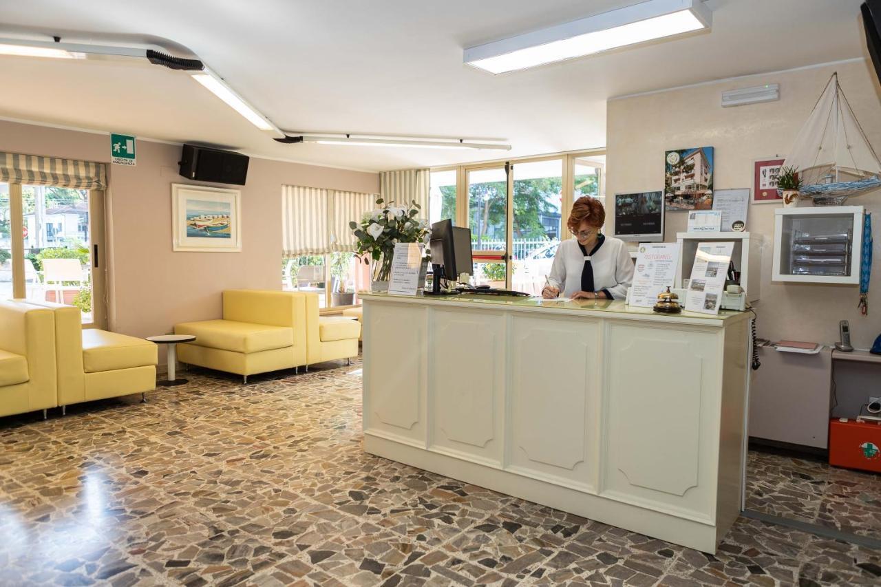 Hotel Alfa Tao Riccione Bagian luar foto