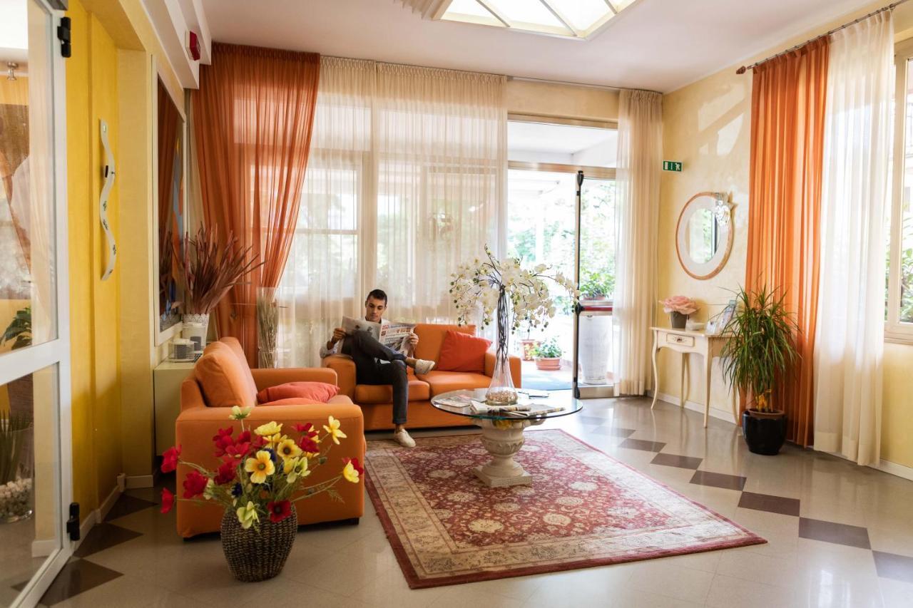 Hotel Alfa Tao Riccione Bagian luar foto