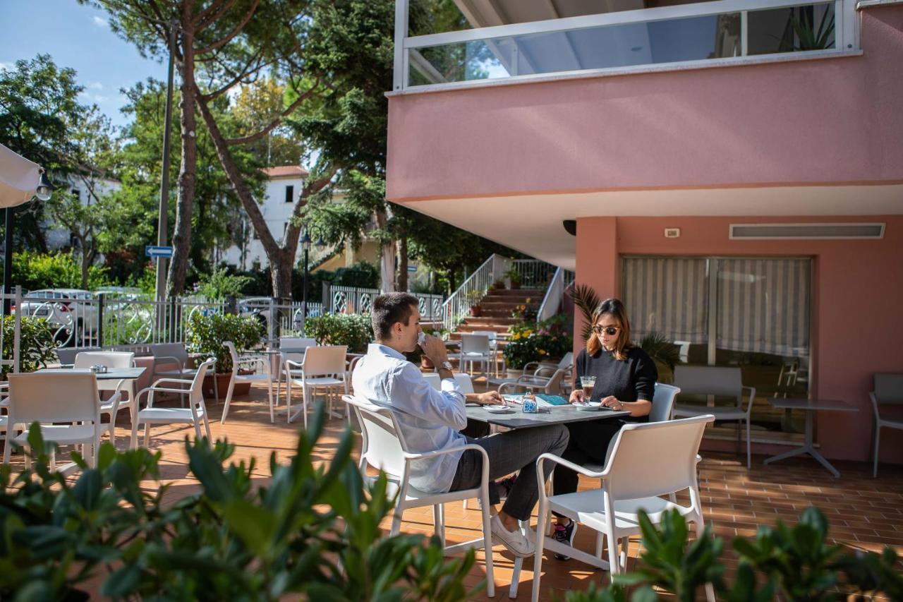 Hotel Alfa Tao Riccione Bagian luar foto