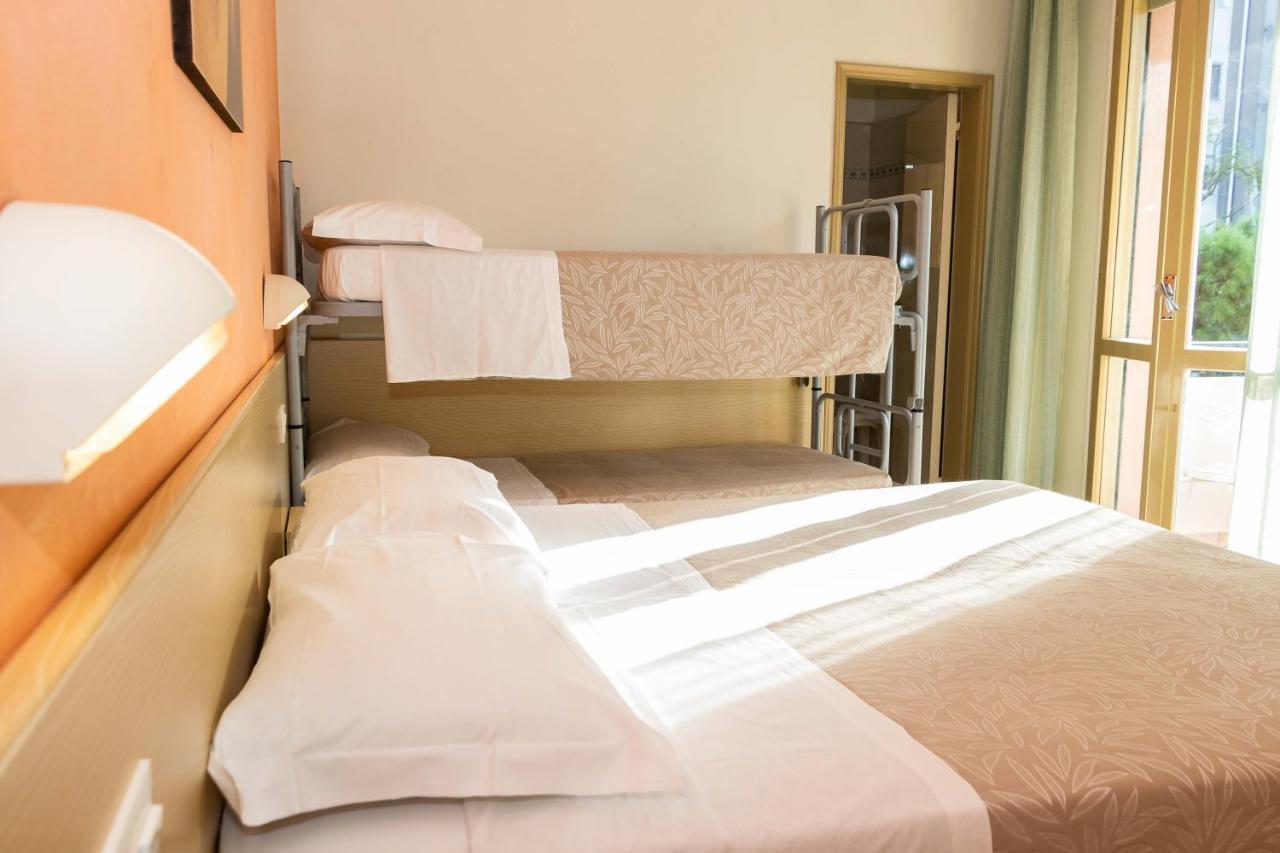 Hotel Alfa Tao Riccione Bagian luar foto