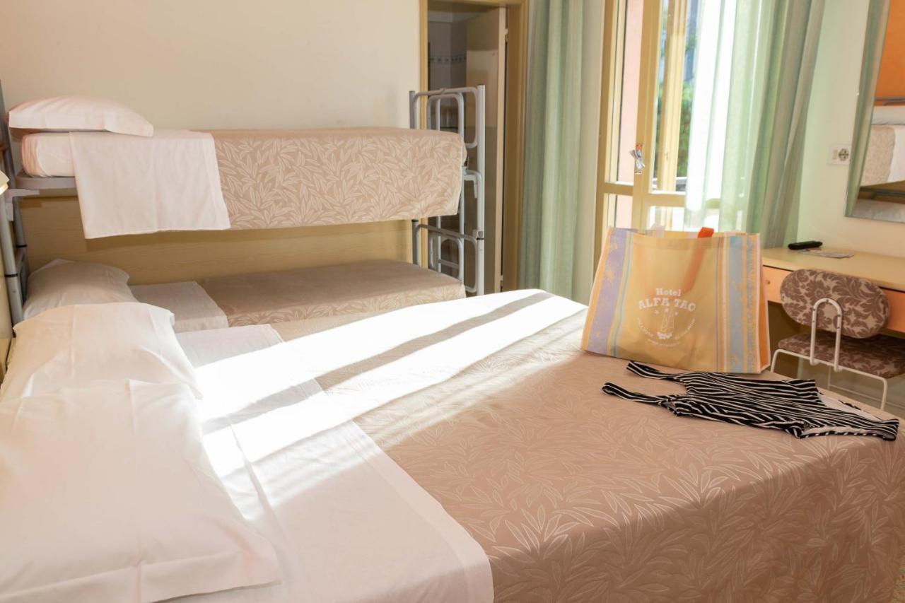 Hotel Alfa Tao Riccione Bagian luar foto